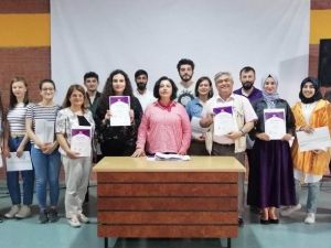 Metinbilim ‘Etkin Yazarlık’ Atölyesi’ mezunlarına belge