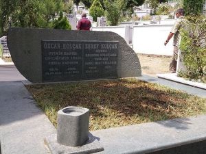 Eşref Kolçak eşinin mezarının üzerine gömülecek