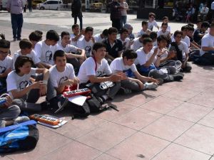 Manisa’da 500 öğrenci aynı anda melodika çaldı
