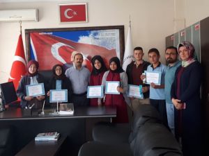 Başarılı öğrencilere belgeleri verildi