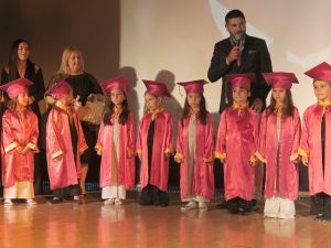 Çocuk evinde yıl sonu sevinci