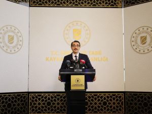 Bakan Dönmez: "Türkiye’yi yenilenebilir enerjide rol model yapacağız"