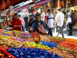 Tezgahlarda hurmaların yerini bayram şekerleri aldı