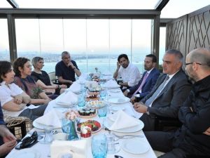 Türkiye’nin önde gelen yönetmenlerinden Bakan Ersoy’a iftar daveti