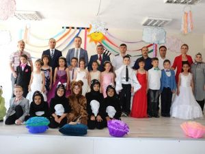 İlkokul öğrencilerinden ’’Bir acayip külkedisi’’ isimli tiyatro oyunu