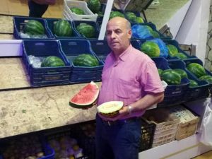 Manavlarda yarım karpuz dönemi