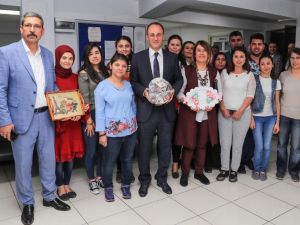 Engelliler sanatla para kazanıyor