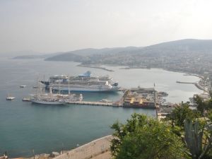 Kuşadası’na turist yağdı