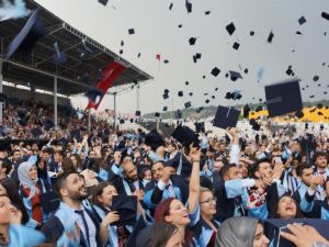 ADÜ 11 bin mezununu uğurladı