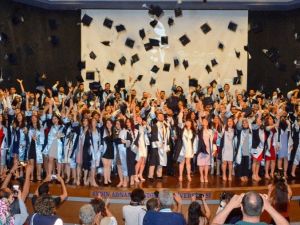 Genç hekimler mesleki yaşama kep attı