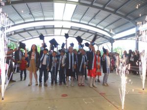 İlkokulda mezuniyet töreni