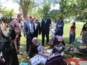 Dumlupınar’da Halk Eğitim Merkezi Müdürlüğü sergisi ilgi