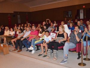 Kanseri yenen tiyatrocu, Sağlıkta Kal Derneğine destek için oynadı