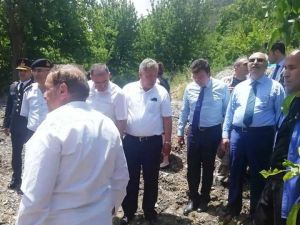 Vali Köşger dolunun vurduğu kiraz üreticisini dinledi