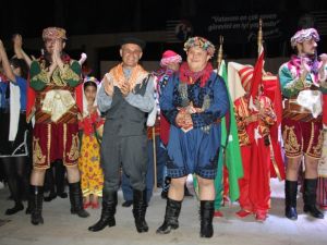 Salihli halk oyunlarıyla şenlendi