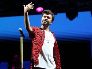 Yalın Alanya’da hayranlarıyla buluştu