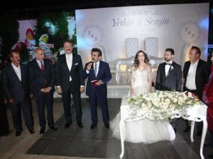 İş ve siyaset dünyasını bir araya getiren düğün