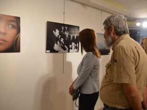 “Güneşin Sofrasındayız” fotoğraf sergisi Marmaris’te açıldı