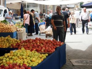 Denizli’de sebze ve meyve fiyatları düşüşe geçti