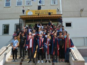 İş garantili merkez 5. mezunlarını verdi