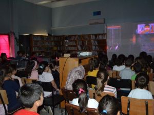 Çal’da çocuklar sinemada buluştu