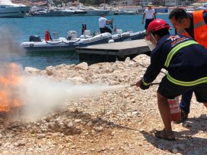 Çeşme marina çalışanlarına yangın eğitimi