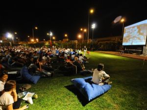 Açık havada “sinema keyfi”ne devam