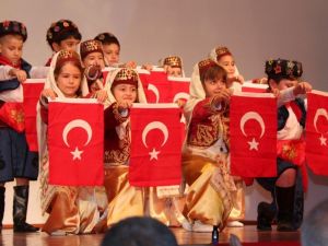 Miniklerin muhteşem gösterisi büyüledi