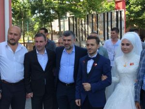 Düğünlerini bırakıp oy kullandılar