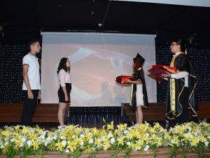 İTÜ’lü öğrenciler kep fırlattı