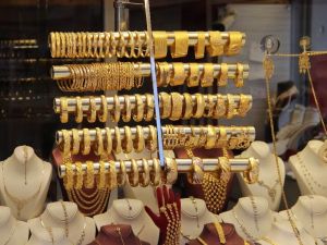 Seçimin ardından altın ve döviz gevşedi