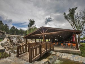 Kefe Yaylası yaz aylarında Denizlililerin akınına uğruyor