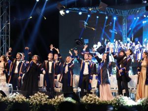 İngiltere Başkonsolosluğu’nda kep attılar