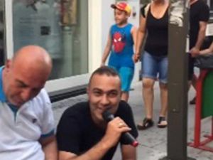 Mümin Sarıkaya’dan sevenlerine mini konser