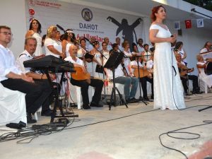 Didim’de ‘Gönülden Gönüle’ konseri ilgi gördü