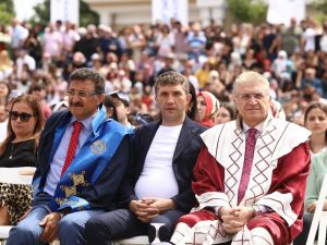 İstanbul Aydın Üniversitesi’nde 14’üncü mezuniyet coşkusu