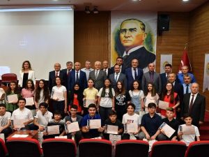 LGS’de tam puan alan 26 öğrenci altınla ödüllendirildi