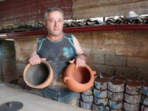 Manisalı çömlek ustası mesleğin son bulmasından endişeli