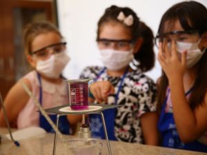 Büyükşehir belediyesinin bilim yuvası dolup taşıyor