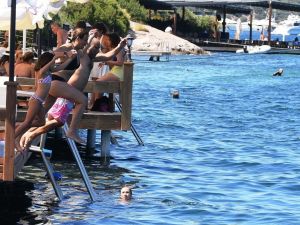 Işın Karaca tatil sezonun açtı