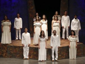 Madımak’ta hayatını kaybedenler Efeler’de sahnede anıldı