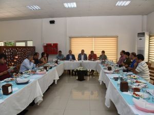 Vali Deniz Manisa’nın tarım ve turizm ekonomisini basınla istişare etti