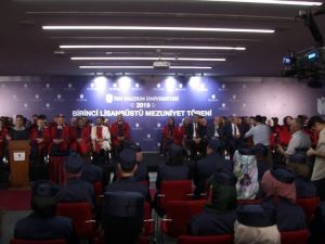 İbn Haldun Üniversitesi’nde mezuniyet coşkusu