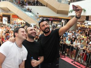 "Geçmiş Olsun" filmine İzmir’de özel gala