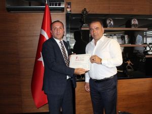 Vergi rekortmeni iş adamına teşekkür plaketi