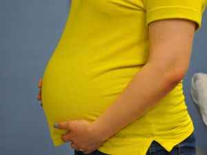 Yüksek sıcaklık, gebelerde erken doğum riskini tetikliyor