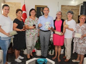 Urlalı kadınlardan ’damla sakızı’ atağı