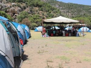 Bu çadır kamp tatil için değil, geleceğin bilim insanları için