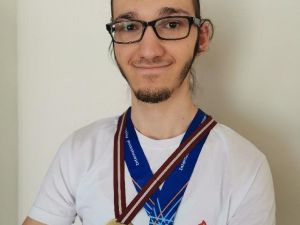 Nesibe Aydın’ın altın çocuğu Hadi Ertürk’ü dünya alkışladı