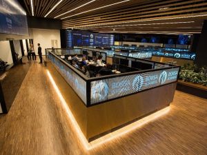 Borsa ilk yarıda 100 bini aştı